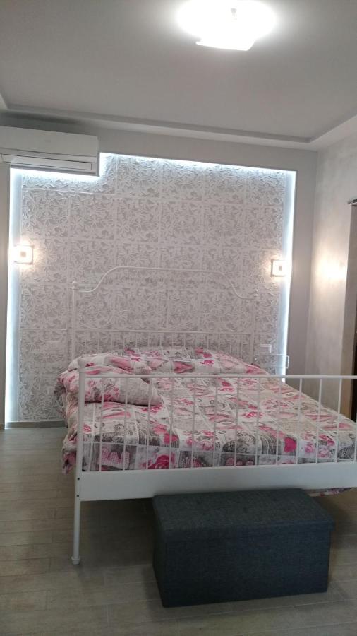Rosilienza Suites Private Spa, Patio Garden Free Trasfer To & From Airport 菲乌米奇诺 外观 照片