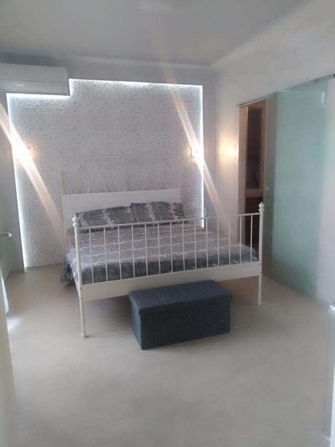 Rosilienza Suites Private Spa, Patio Garden Free Trasfer To & From Airport 菲乌米奇诺 外观 照片