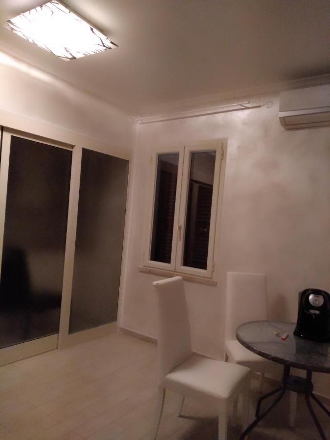 Rosilienza Suites Private Spa, Patio Garden Free Trasfer To & From Airport 菲乌米奇诺 外观 照片