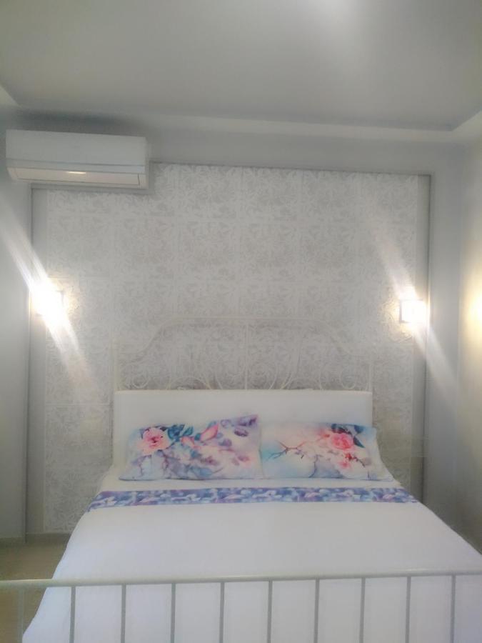 Rosilienza Suites Private Spa, Patio Garden Free Trasfer To & From Airport 菲乌米奇诺 外观 照片