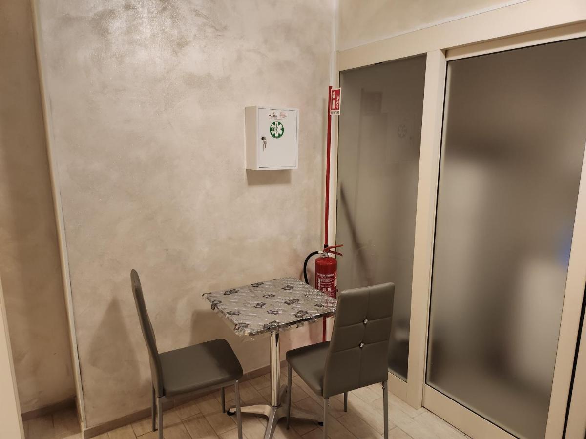 Rosilienza Suites Private Spa, Patio Garden Free Trasfer To & From Airport 菲乌米奇诺 外观 照片