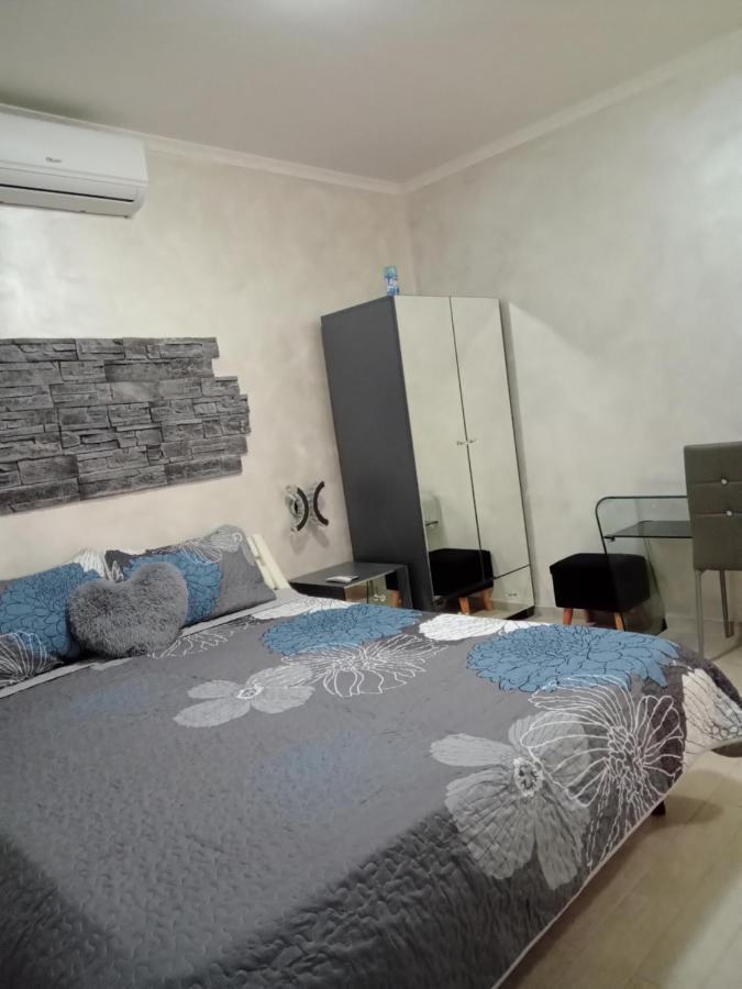 Rosilienza Suites Private Spa, Patio Garden Free Trasfer To & From Airport 菲乌米奇诺 外观 照片
