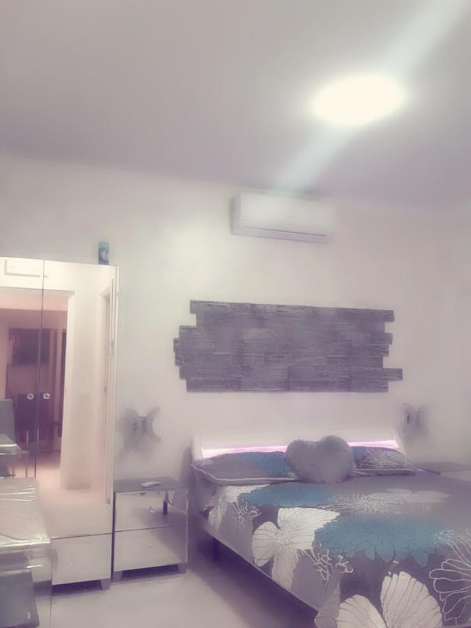 Rosilienza Suites Private Spa, Patio Garden Free Trasfer To & From Airport 菲乌米奇诺 外观 照片