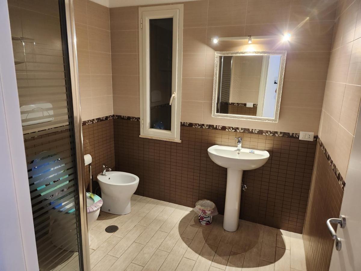 Rosilienza Suites Private Spa, Patio Garden Free Trasfer To & From Airport 菲乌米奇诺 外观 照片