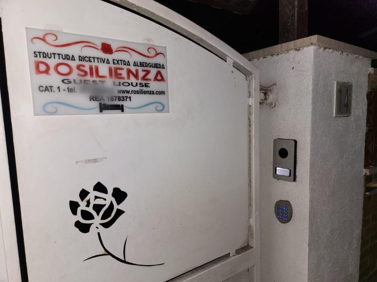 Rosilienza Suites Private Spa, Patio Garden Free Trasfer To & From Airport 菲乌米奇诺 外观 照片